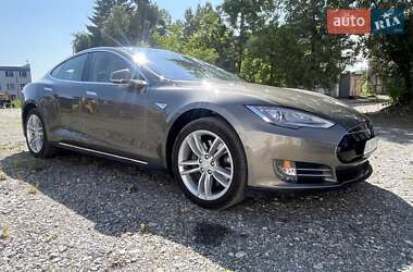 Лифтбек Tesla Model S 2015 в 