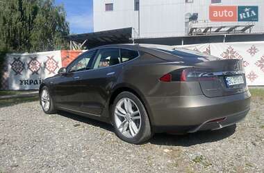 Лифтбек Tesla Model S 2015 в Львове