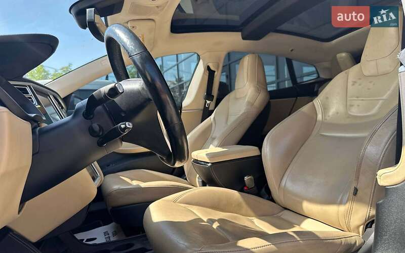 Лифтбек Tesla Model S 2015 в Ивано-Франковске