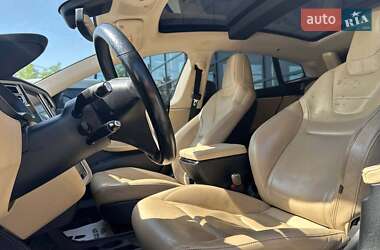 Лифтбек Tesla Model S 2015 в 