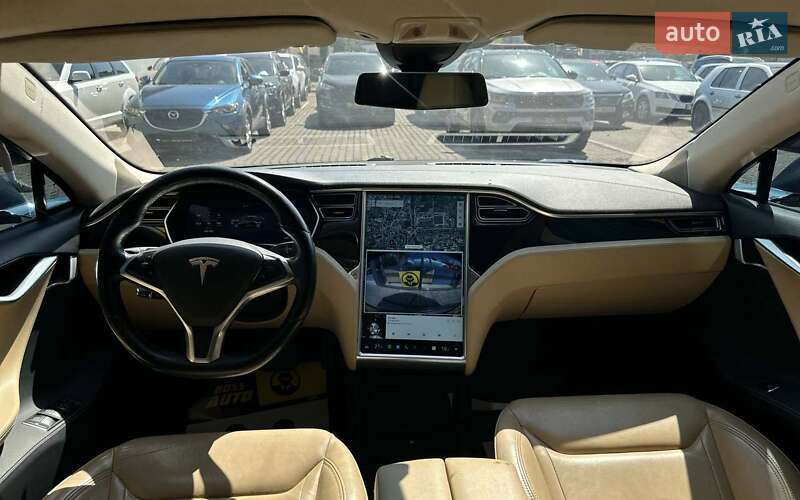Лифтбек Tesla Model S 2015 в Ивано-Франковске
