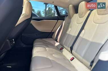 Лифтбек Tesla Model S 2015 в 