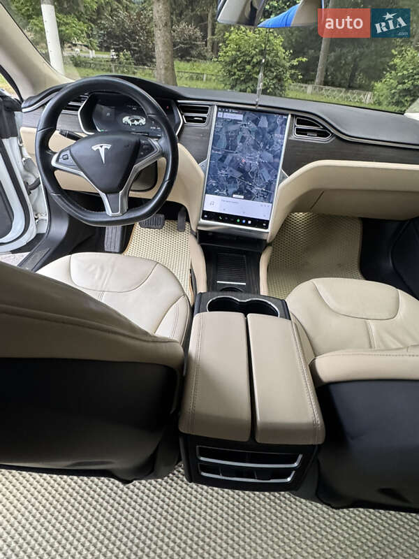 Лифтбек Tesla Model S 2014 в Умани