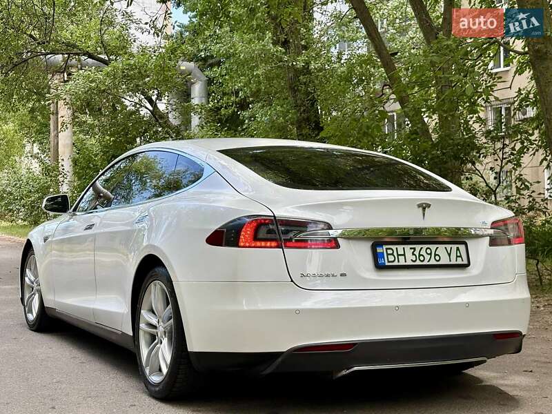Лифтбек Tesla Model S 2013 в Одессе