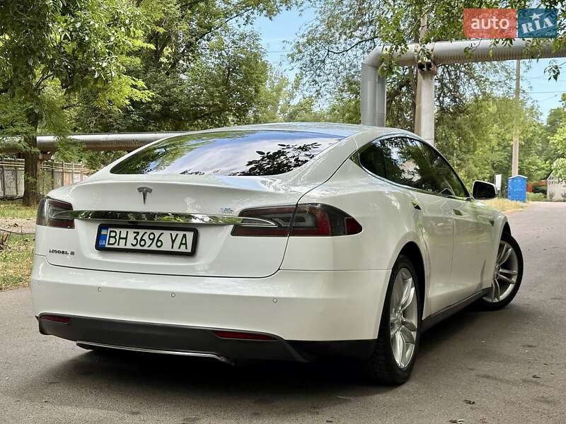 Лифтбек Tesla Model S 2013 в Одессе