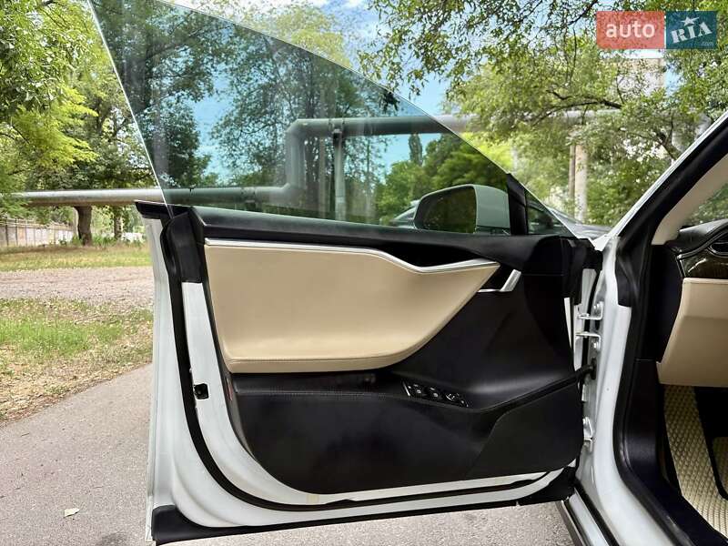 Лифтбек Tesla Model S 2013 в Одессе