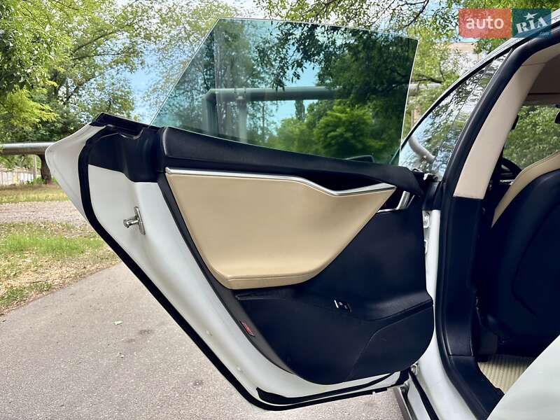 Лифтбек Tesla Model S 2013 в Одессе