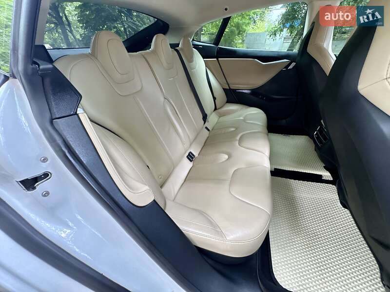 Лифтбек Tesla Model S 2013 в Одессе