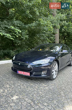 Лифтбек Tesla Model S 2015 в 