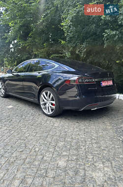 Лифтбек Tesla Model S 2015 в 