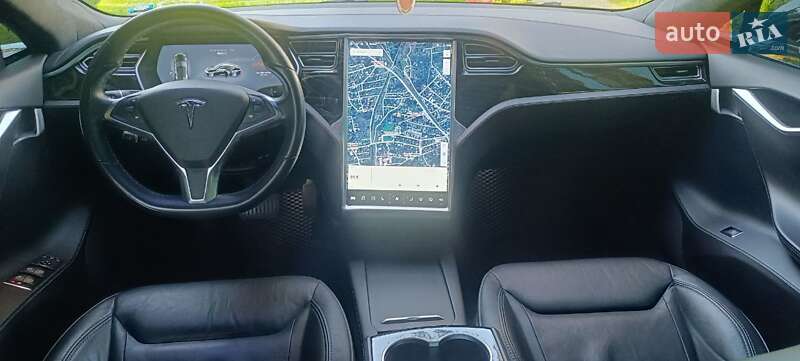 Лифтбек Tesla Model S 2016 в Львове