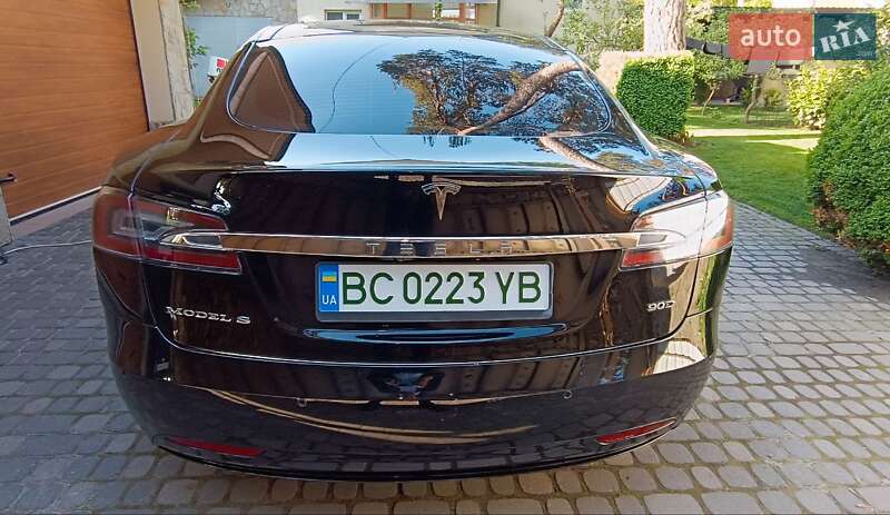 Лифтбек Tesla Model S 2016 в Львове