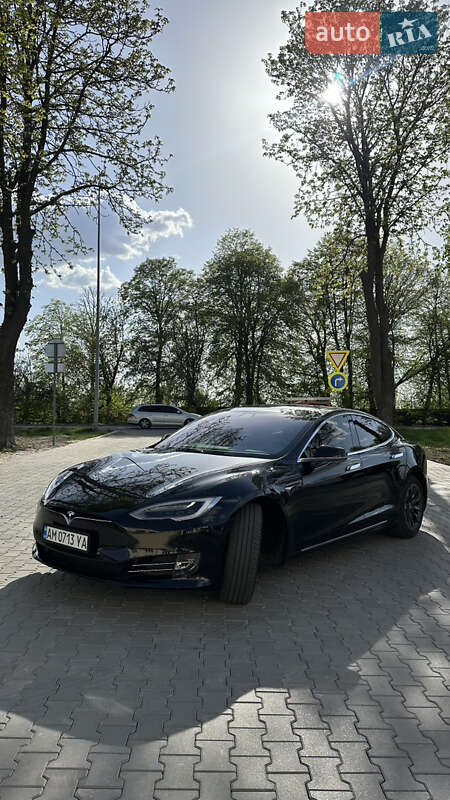 Лифтбек Tesla Model S 2018 в Виннице