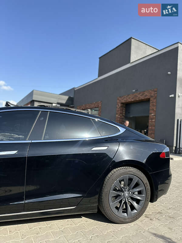 Лифтбек Tesla Model S 2018 в Виннице