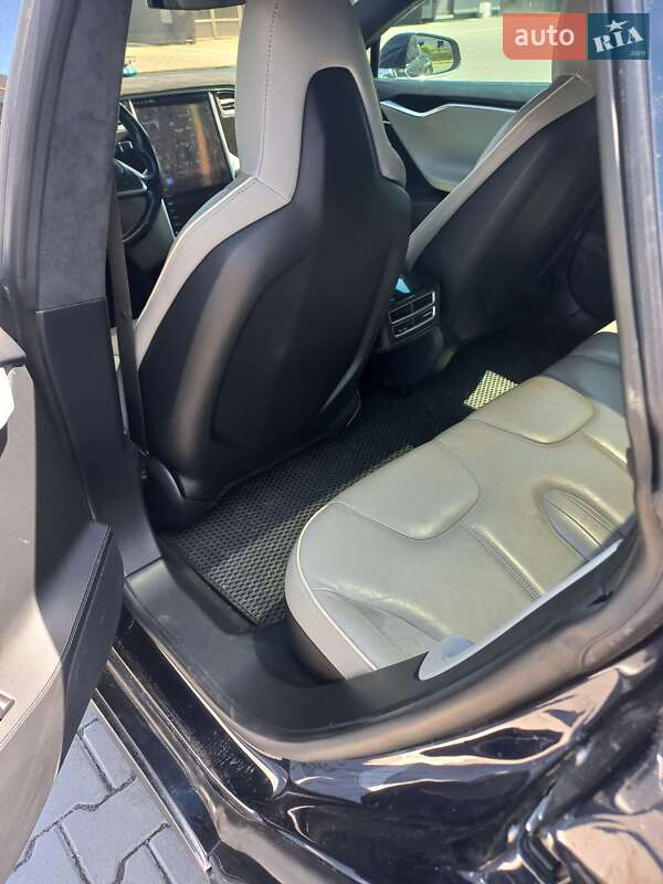 Лифтбек Tesla Model S 2014 в Виннице