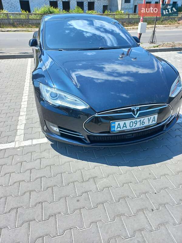 Лифтбек Tesla Model S 2014 в Виннице