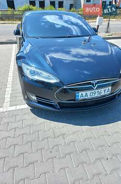 Лифтбек Tesla Model S 2014 в 