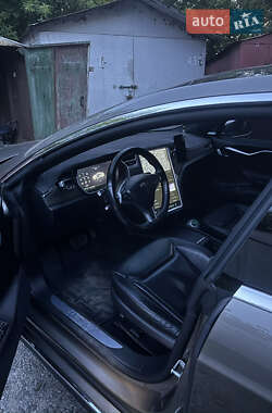 Лифтбек Tesla Model S 2015 в 
