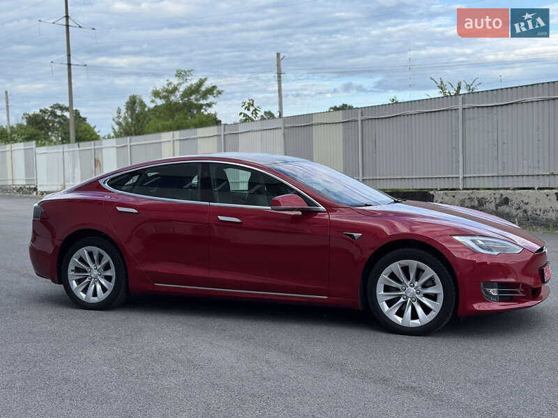 Лифтбек Tesla Model S 2018 в Виннице