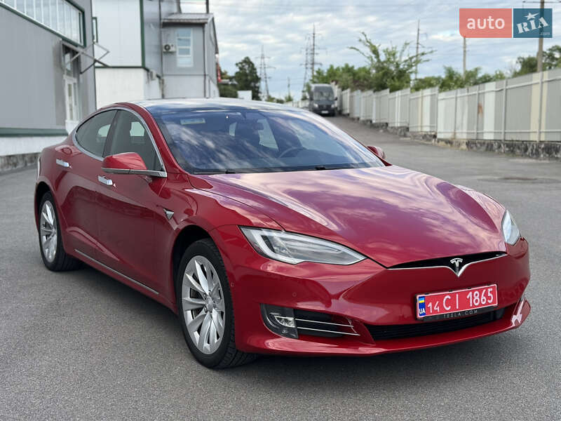 Лифтбек Tesla Model S 2018 в Виннице