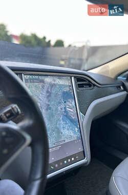 Лифтбек Tesla Model S 2013 в 