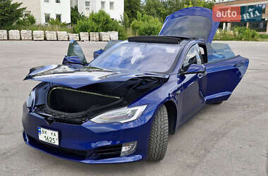 Ліфтбек Tesla Model S 2016 в 