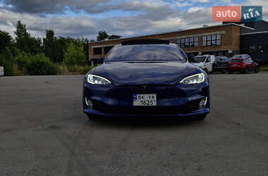 Ліфтбек Tesla Model S 2016 в 