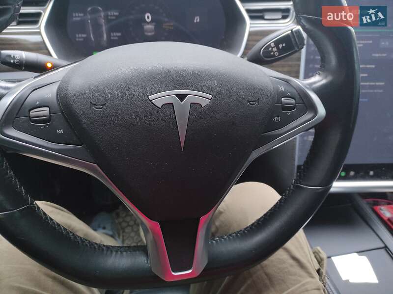 Лифтбек Tesla Model S 2014 в Львове