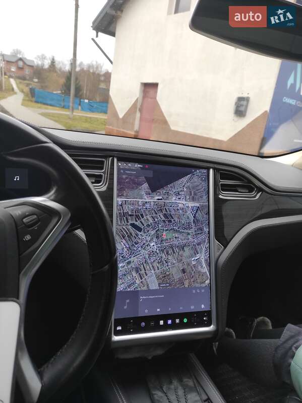 Лифтбек Tesla Model S 2014 в Львове