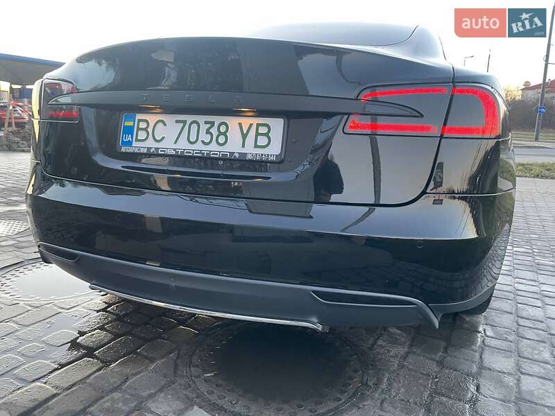 Лифтбек Tesla Model S 2014 в Львове