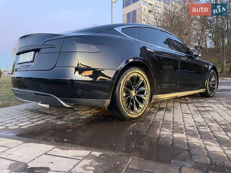 Лифтбек Tesla Model S 2014 в Львове