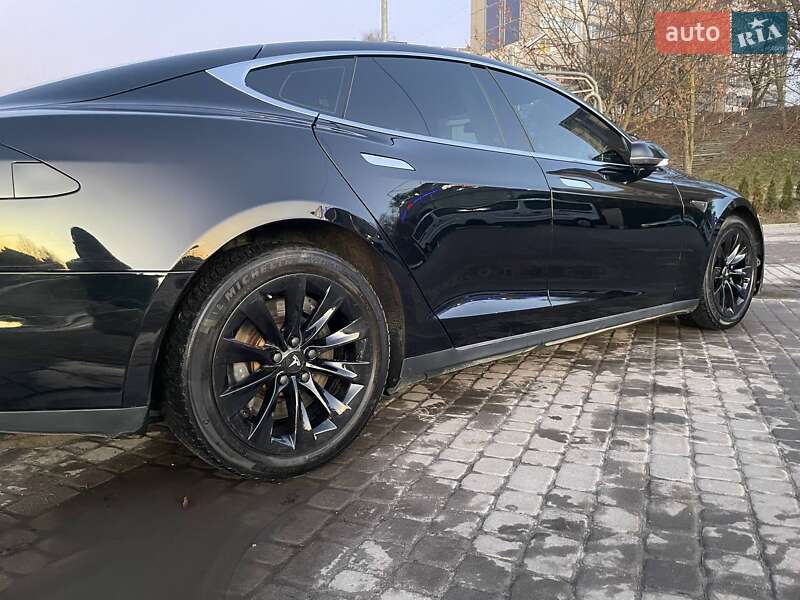 Лифтбек Tesla Model S 2014 в Львове