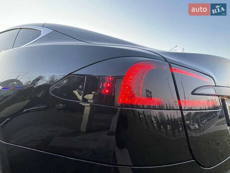 Лифтбек Tesla Model S 2014 в Львове
