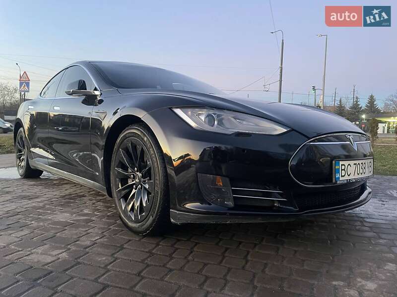 Лифтбек Tesla Model S 2014 в Львове