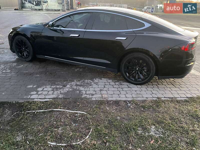 Лифтбек Tesla Model S 2014 в Львове