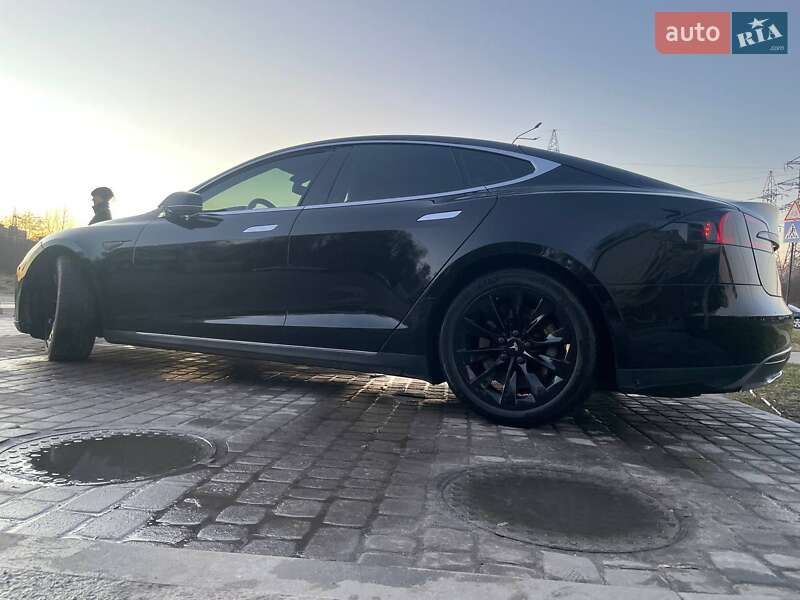 Лифтбек Tesla Model S 2014 в Львове