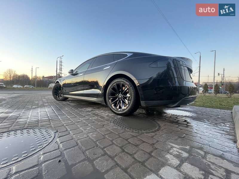 Лифтбек Tesla Model S 2014 в Львове