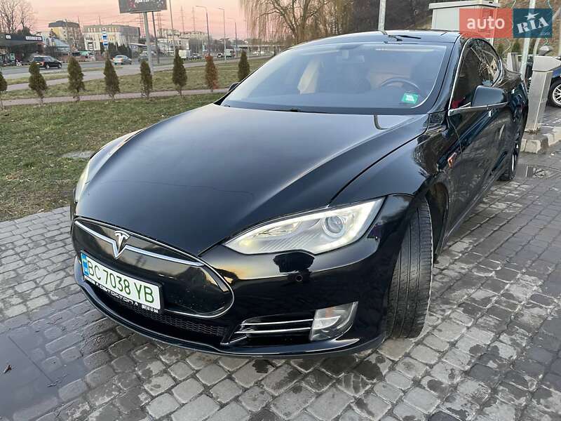 Лифтбек Tesla Model S 2014 в Львове
