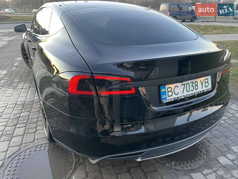 Лифтбек Tesla Model S 2014 в Львове