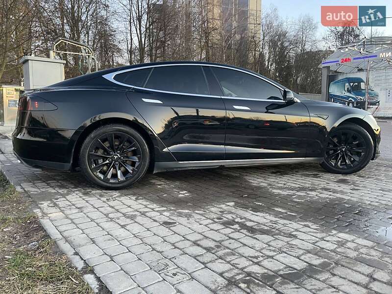 Лифтбек Tesla Model S 2014 в Львове