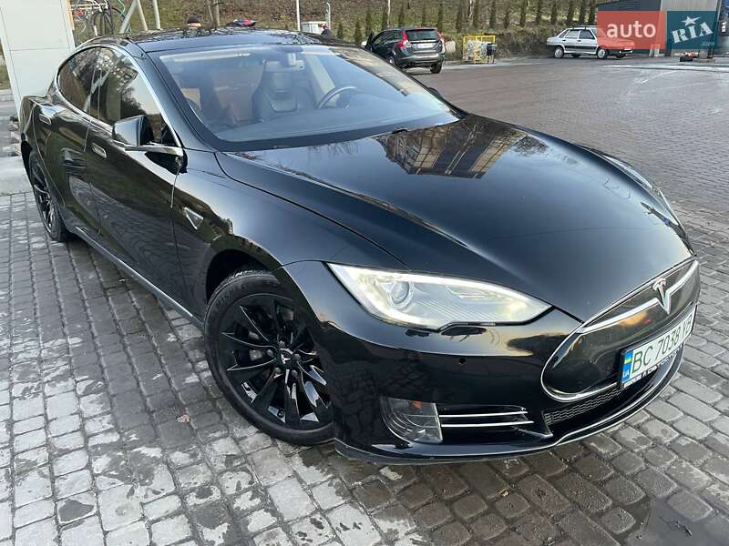 Лифтбек Tesla Model S 2014 в Львове