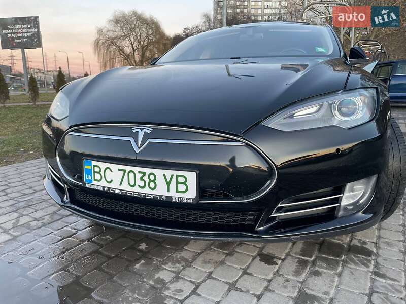 Лифтбек Tesla Model S 2014 в Львове