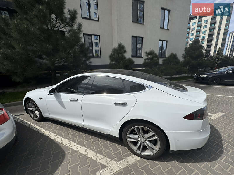 Лифтбек Tesla Model S 2015 в Софиевской Борщаговке