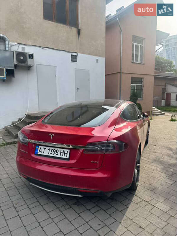 Лифтбек Tesla Model S 2015 в Коломые