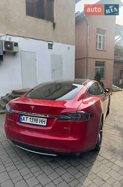 Лифтбек Tesla Model S 2015 в 