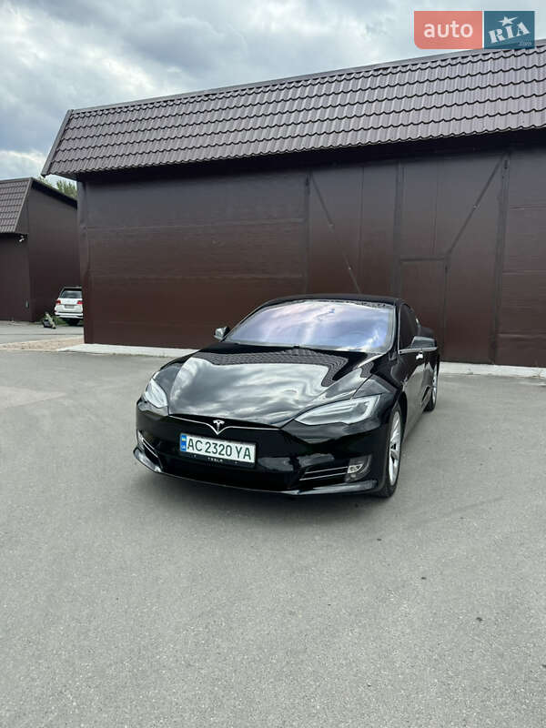 Лифтбек Tesla Model S 2017 в 