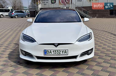 Ліфтбек Tesla Model S 2017 в Гайсину
