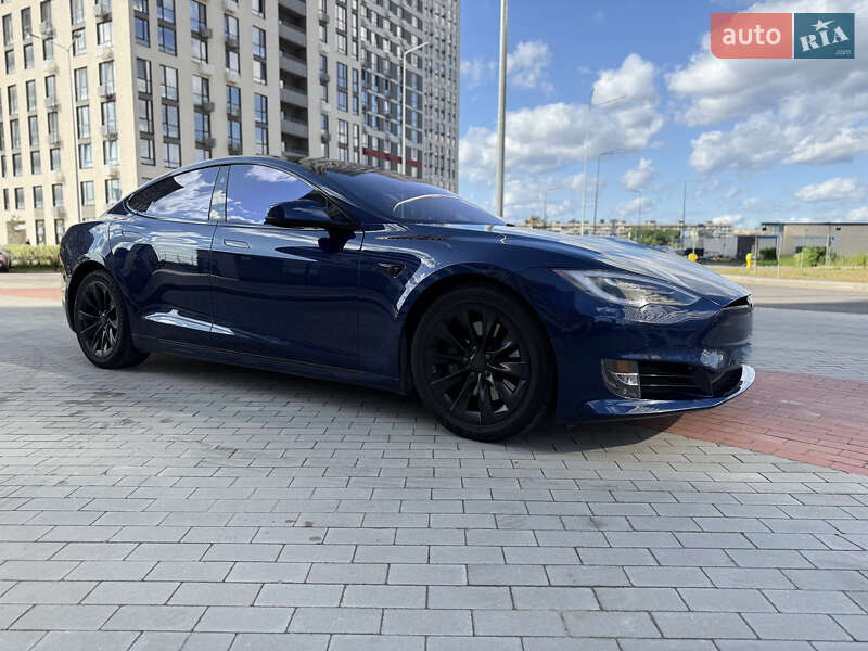 Ліфтбек Tesla Model S 2017 в Києві