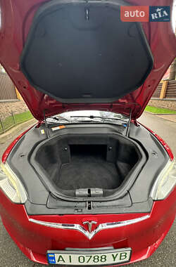 Лифтбек Tesla Model S 2014 в 