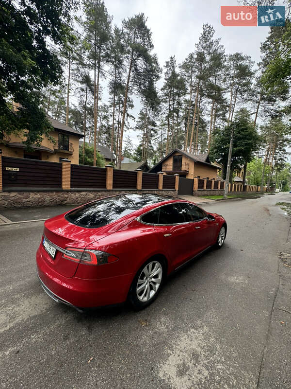 Лифтбек Tesla Model S 2014 в Киеве